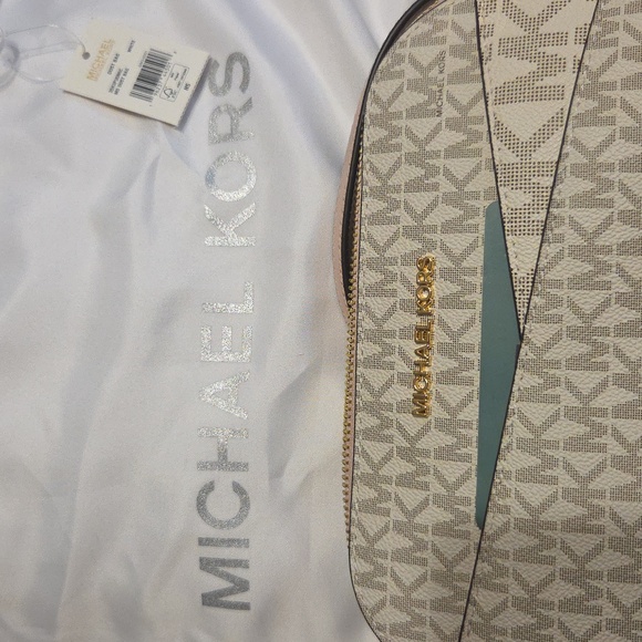 BNWT:  Michael Kors Cream/Blush Crossbody Bag with Gold Chain OBO - Picture 2 of 11